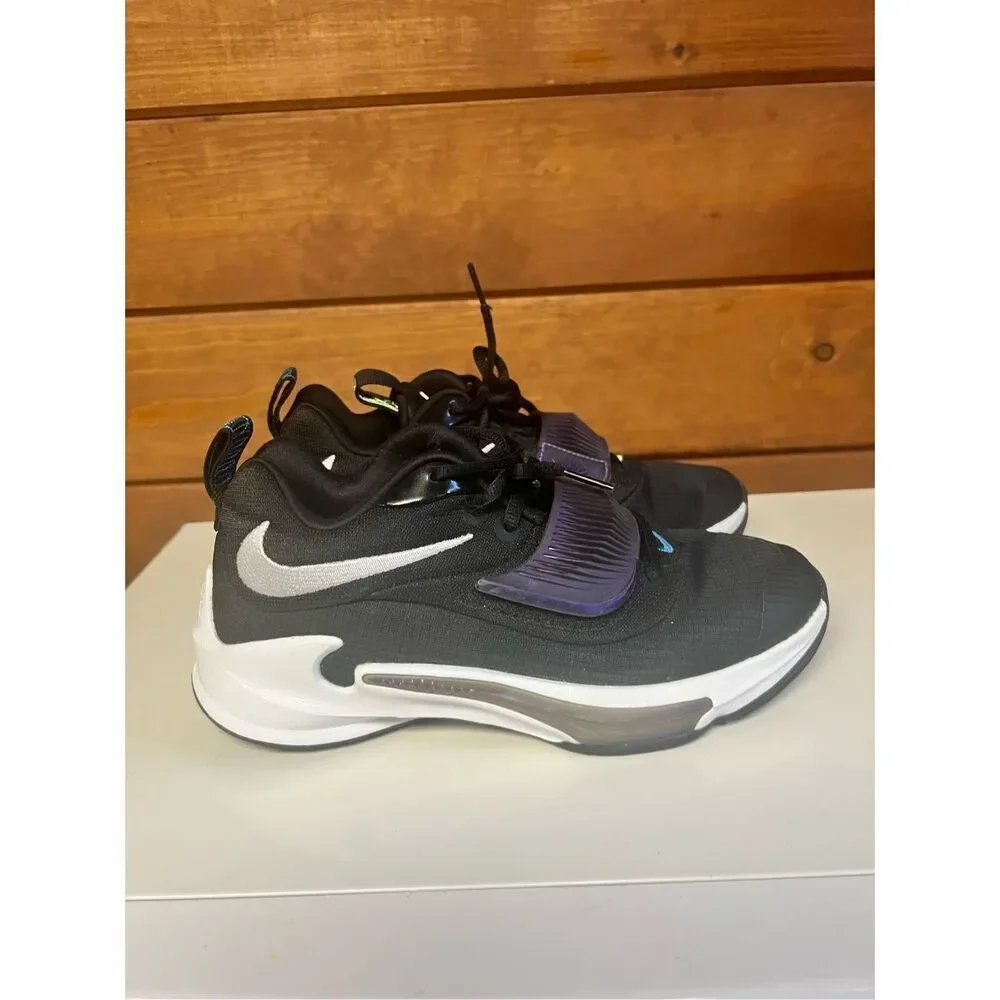 Nike Kid's Freak 3 (GS) Basketball Shoe Sz 5.5 Y  DB4158-001